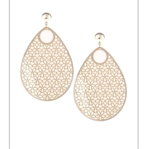 Flower Embellished Pear Shape Drop Earring - Picture 2 of 3